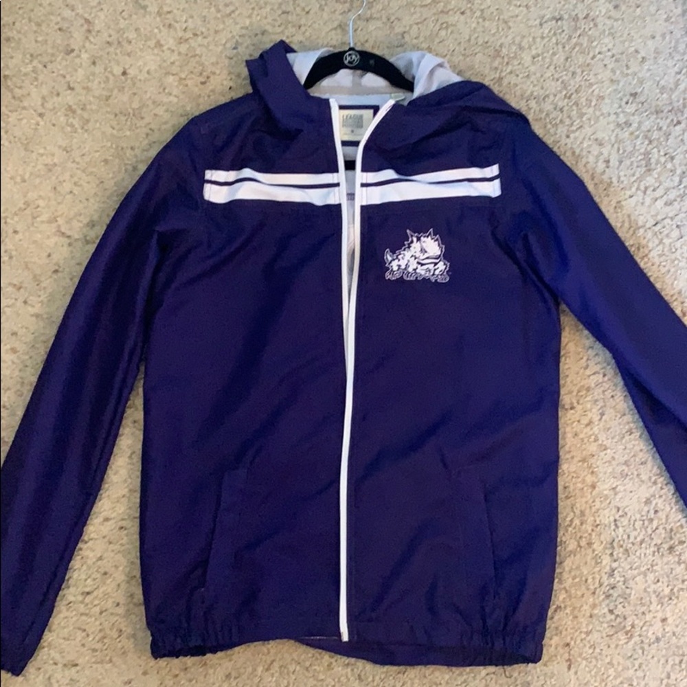 TCU wind breaker